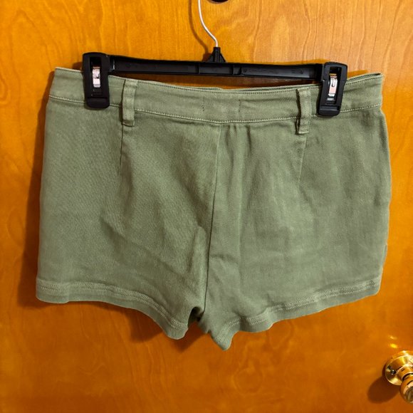 Venus Green Snap Button Shorts Size 8 - Picture 8 of 14